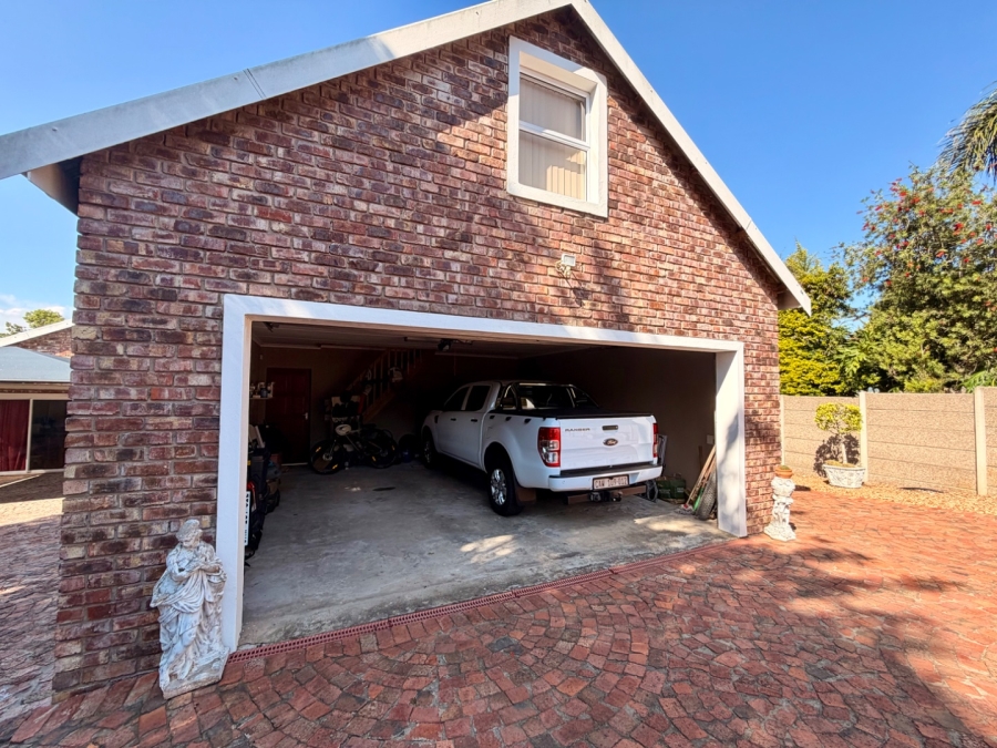 7 Bedroom Property for Sale in Heather Park Western Cape